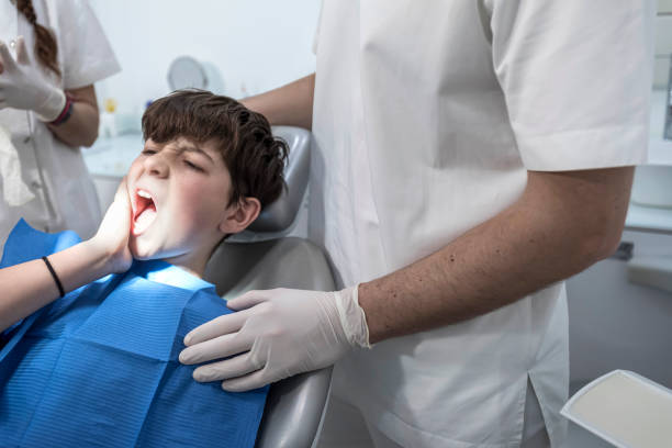 Best Emergency Tooth Extraction in Plattsburg, MO